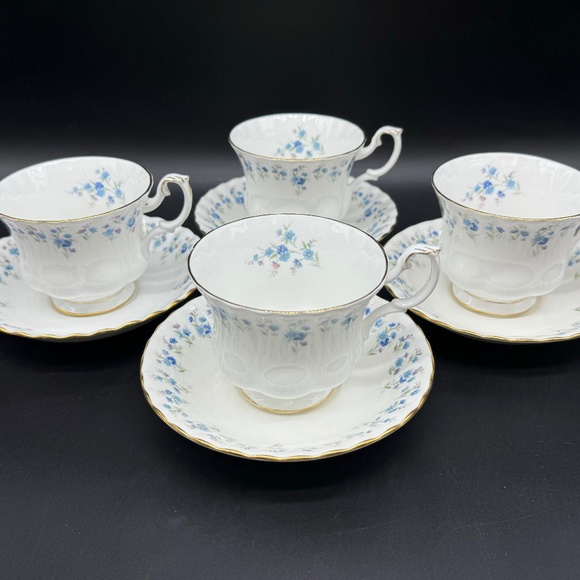 Royal Albert Memory Lane Tea Cup Saucer Sets(Set of 4) Bone China England - Picture 1 of 4